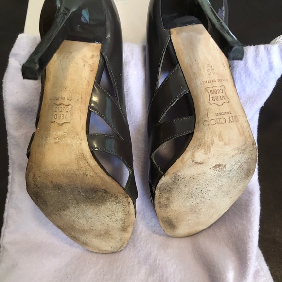 Jimmy Choo London pump w/ cut out heels - Picture 2 of 6